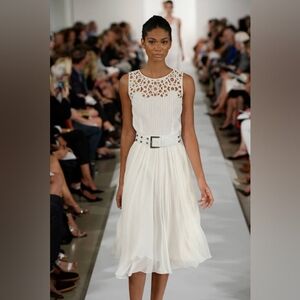 □$2,500 OSCAR DE LA RENTA WHT PLISSE MIDI RUNWAY DRESS 6